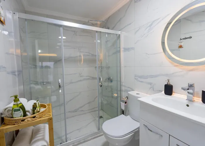 Boutique With Sea View In Crush House Apartment *